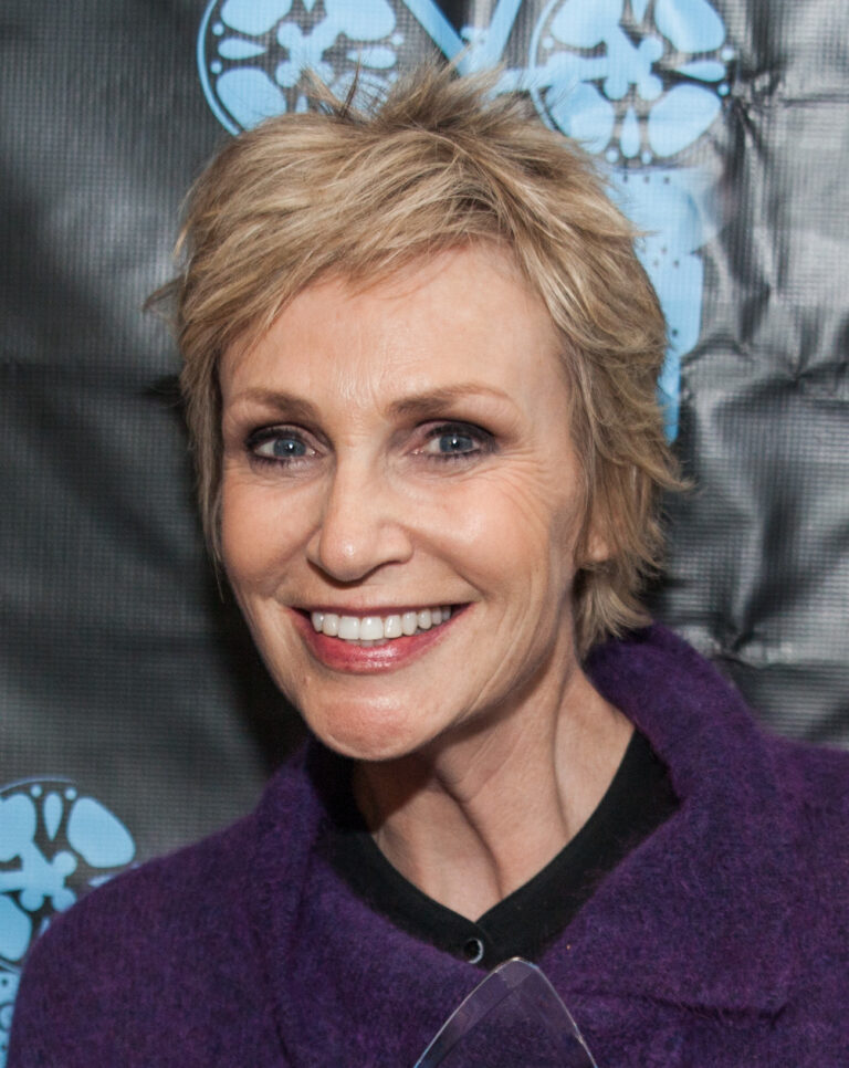 Jane Lynch Net Worth 2020: Age, Height, Weight, Husband, Kids, Bio-Wiki — via Wikimedia Commons