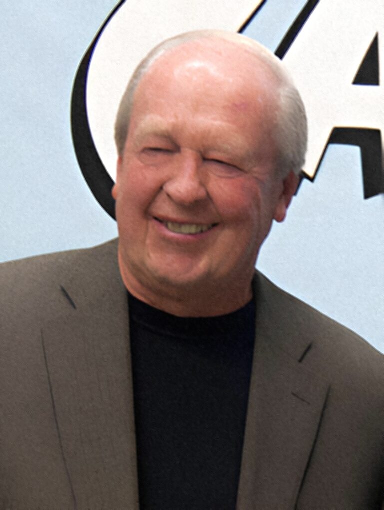 Jim Davis Net Worth 2021: Age, Height, Weight, Wife, Kids, Bio-Wiki