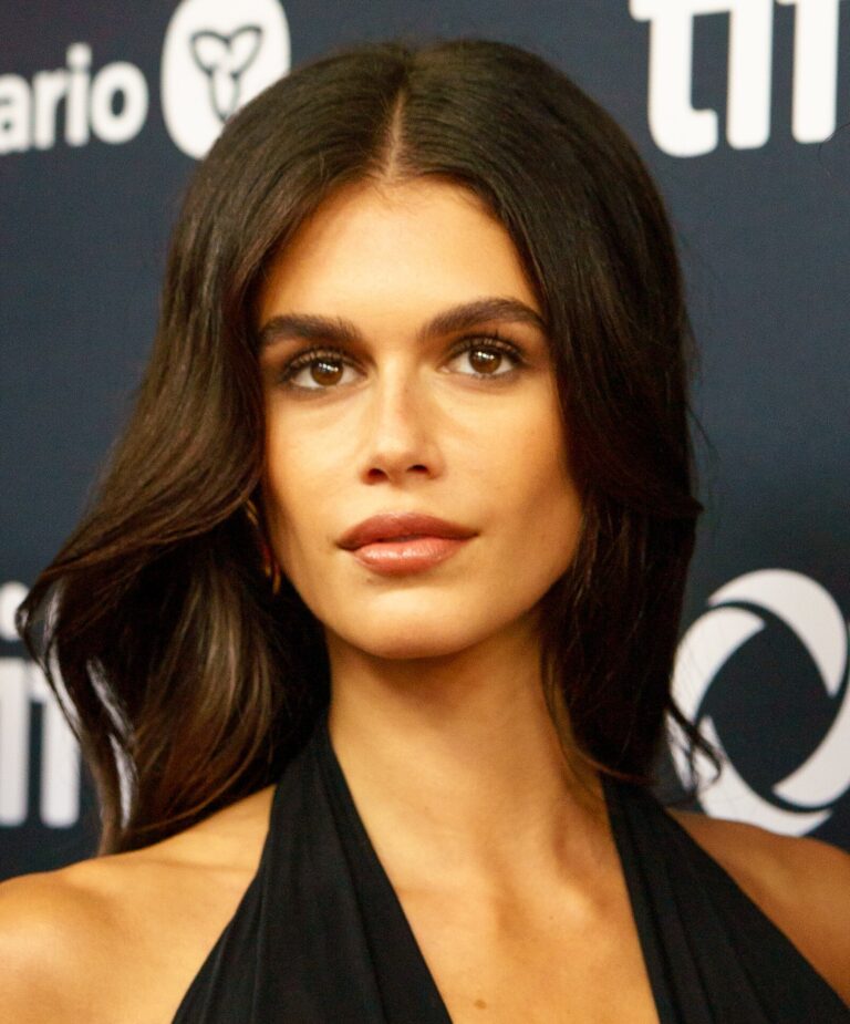 Kaia Gerber Net Worth 2021: Age, Height, Weight, Boyfriend, Dating, Kids, Bio-Wiki
