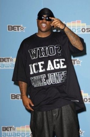 Mike Jones Net Worth 2021: Age, Height, Weight, Girlfriend, Dating, Bio-Wiki — via Wikimedia Commons