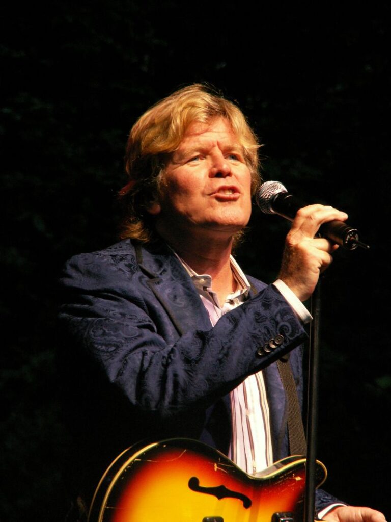 Peter Noone Net Worth 2021: Age, Height, Weight, Wife, Kids, Bio-Wiki