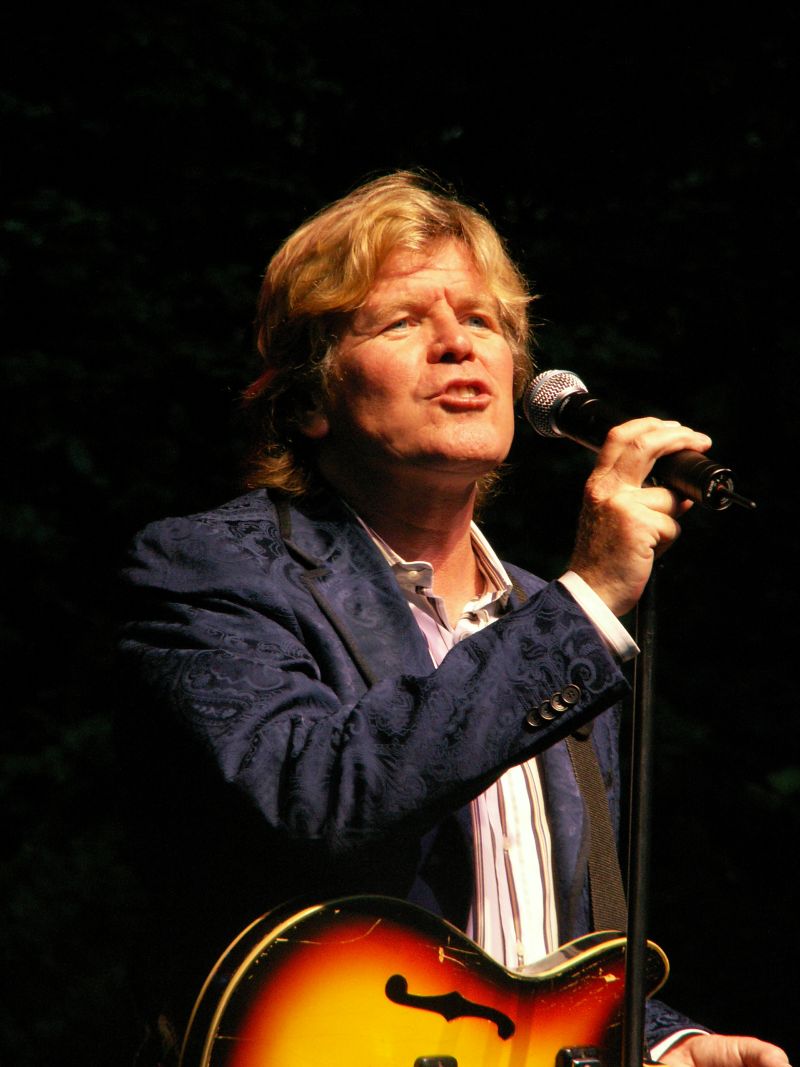Peter Noone Net Worth 2021: Age, Height, Weight, Wife, Kids, Bio-Wiki