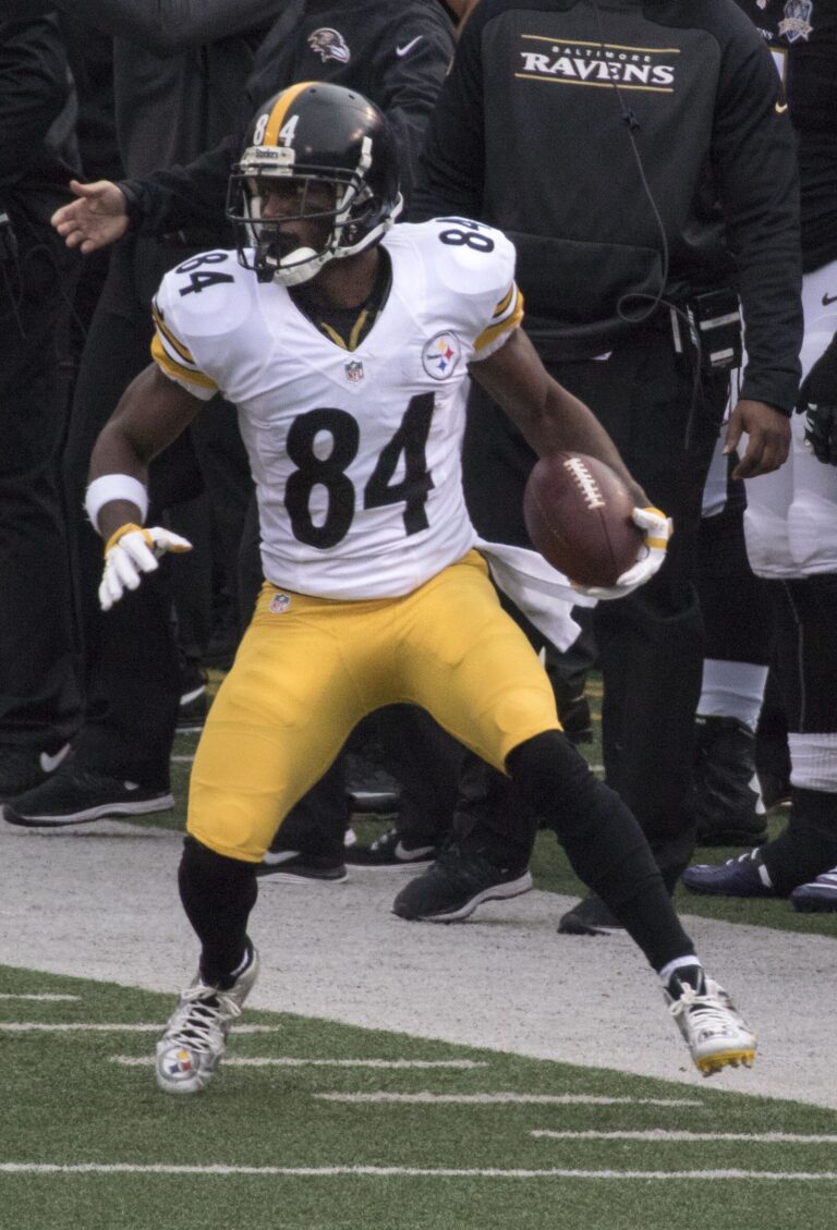 Antonio Brown Net Worth 2021: Age, Height, Weight, Girlfriend, Dating, Bio-Wiki