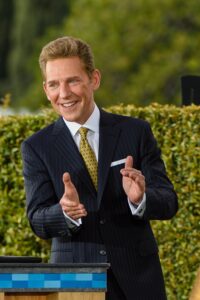 David Miscavige Net Worth 2021: Age, Height, Weight, Wife, Kids, Bio-Wiki