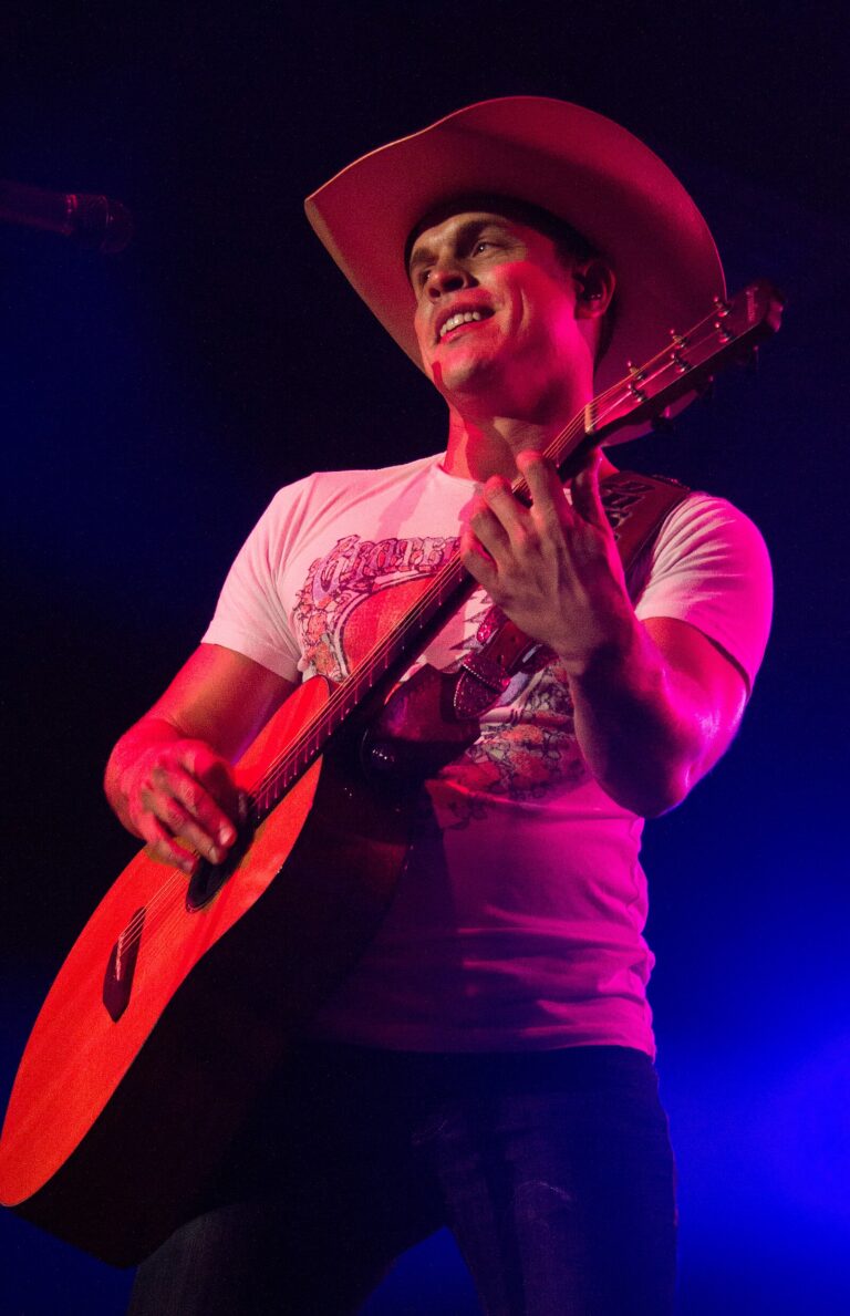 Dustin Lynch Net Worth 2021: Age, Height, Weight, Girlfriend, Dating, Bio-Wiki | Wealthy Persons — via Wikimedia Commons