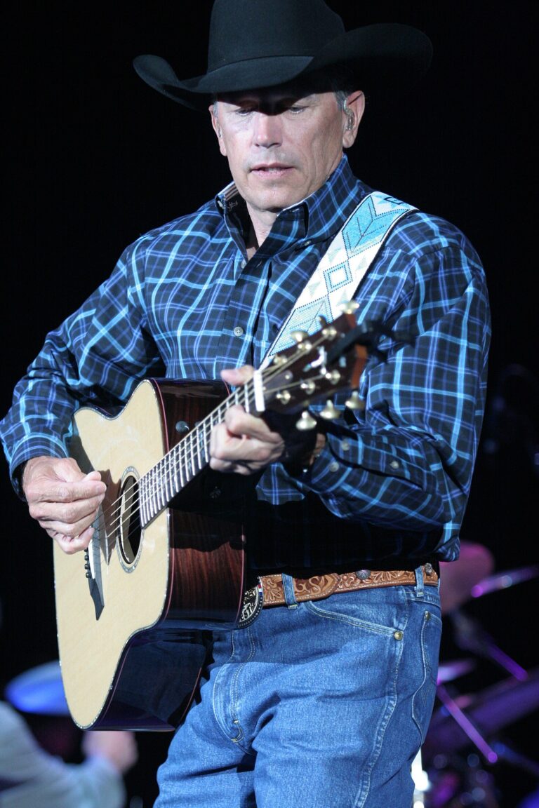 George Strait Net Worth 2021: Age, Height, Weight, Wife, Kids, Bio-Wiki | Wealthy Persons — via Wikimedia Commons