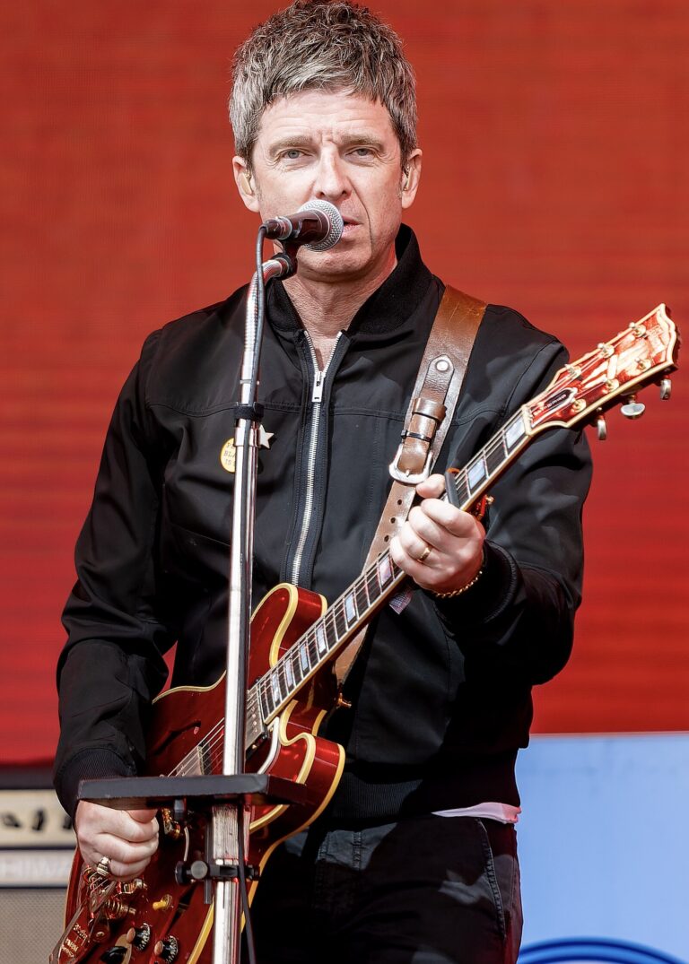 Noel Gallagher Net Worth 2021: Age, Height, Weight, Wife, Kids, Bio-Wiki — via Wikimedia Commons