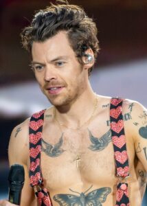 Harry Styles Net Worth 2021: Age, Height, Weight, Girlfriend, Dating, Bio-Wiki