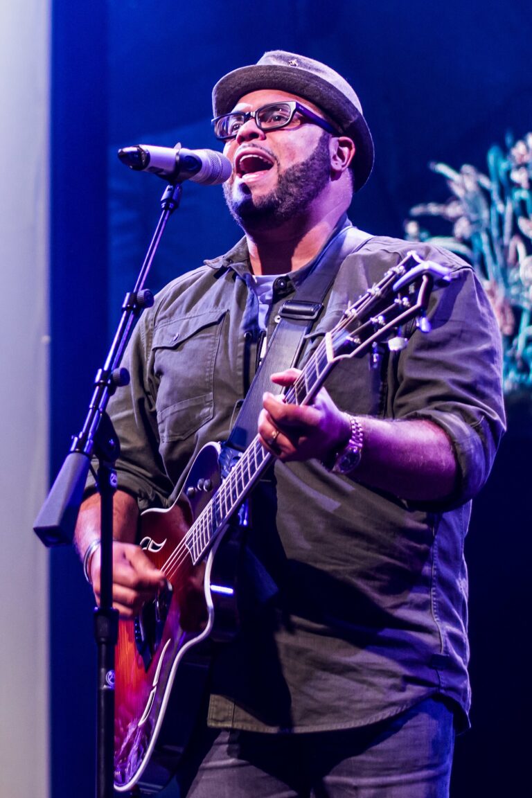 Israel Houghton Net Worth 2021: Age, Height, Weight, Wife, Kids, Bio-Wiki