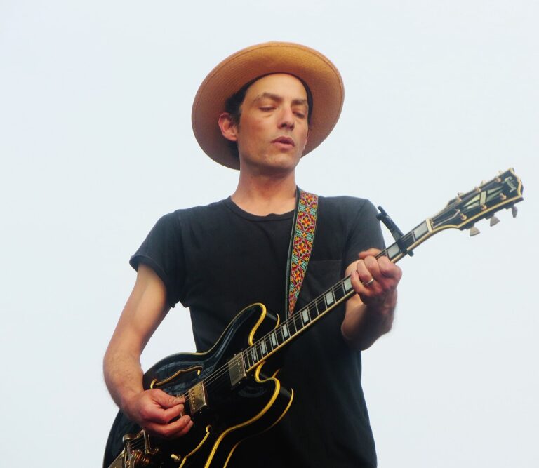 Jakob Dylan Net Worth 2021: Age, Height, Weight, Wife, Kids, Bio-Wiki | Wealthy Persons — via Wikimedia Commons