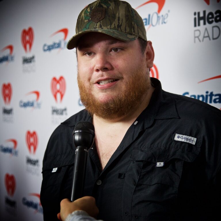 Luke Combs Net Worth 2021: Age, Height, Weight, Girlfriend, Dating, Bio-Wiki