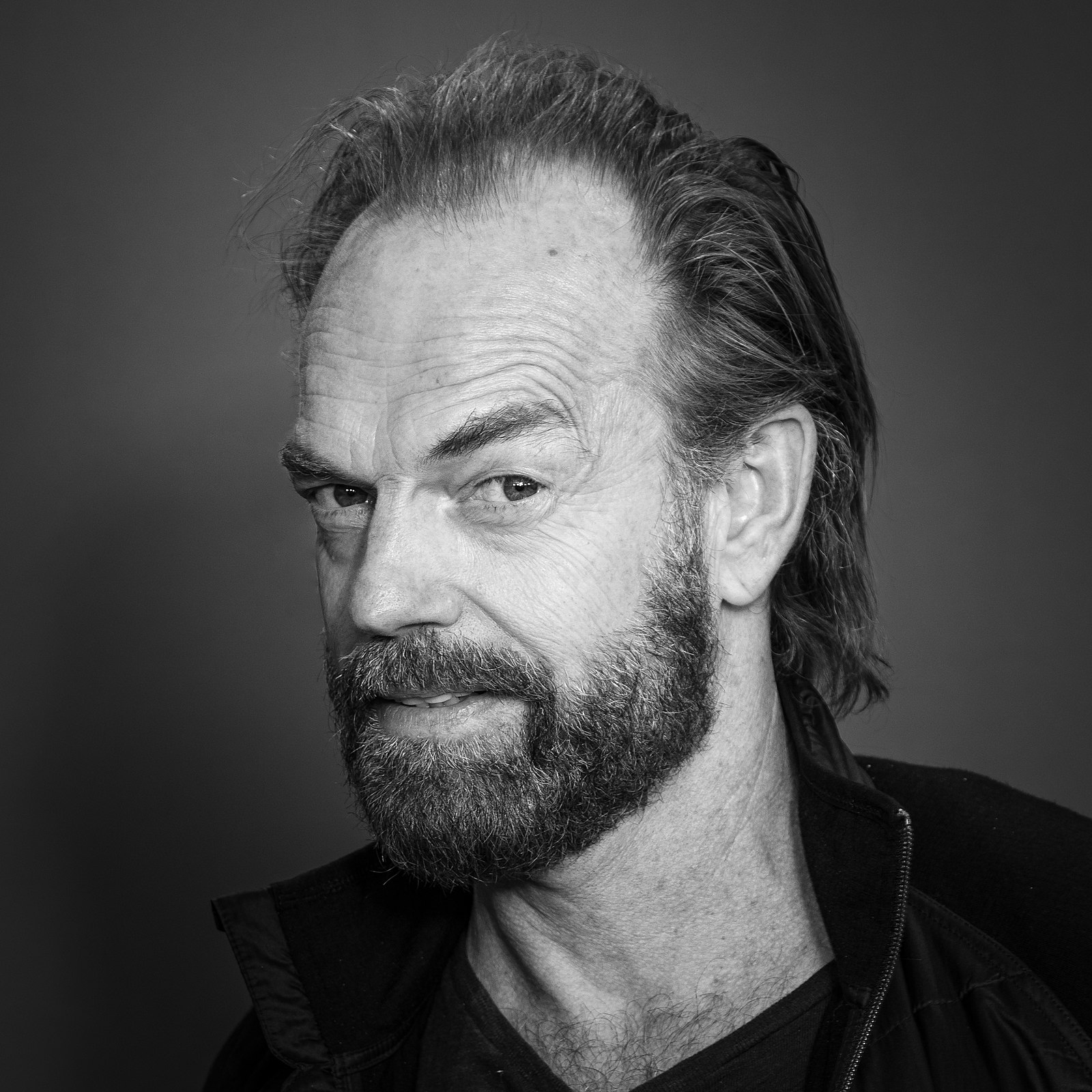 Hugo Weaving Net Worth 2021: Age, Height, Weight, Girlfriend, Dating, Bio-Wiki