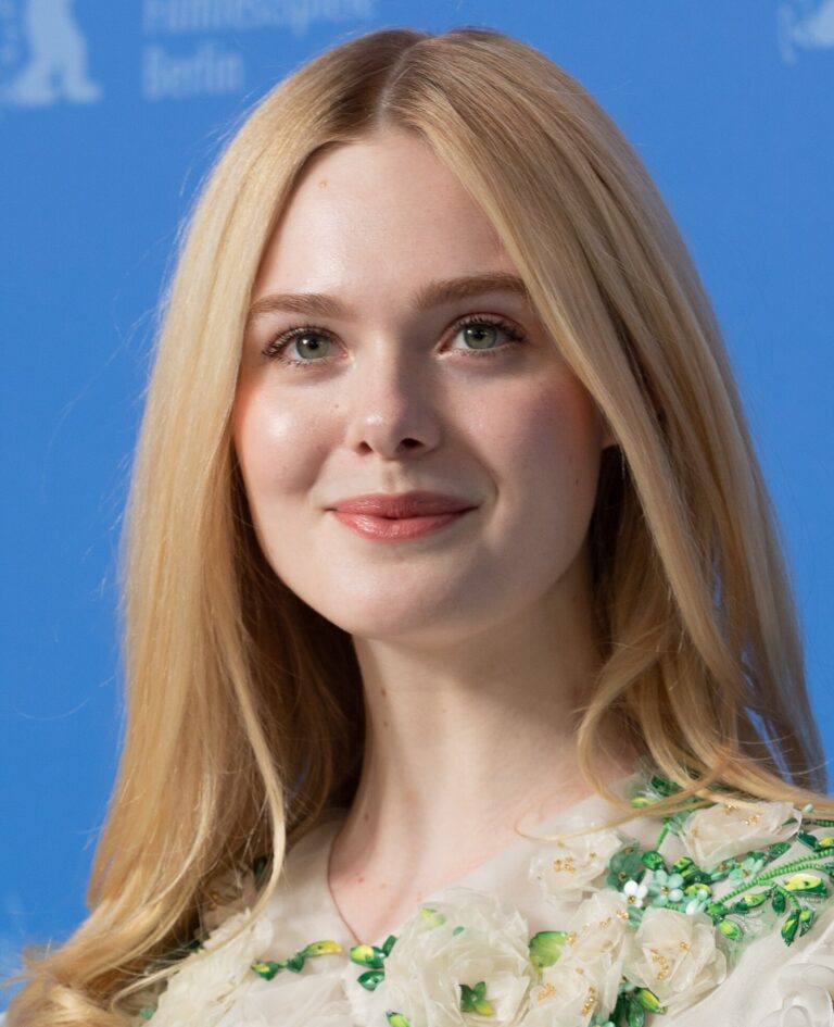 Elle Fanning Net Worth 2021: Age, Height, Weight, Boyfriend, Dating, Bio-Wiki