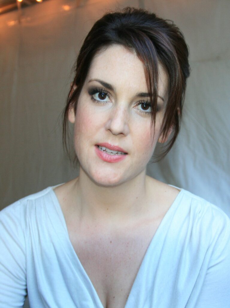 Melanie Lynskey Net Worth 2021: Age, Height, Weight, Husband, Kids, Bio-Wiki