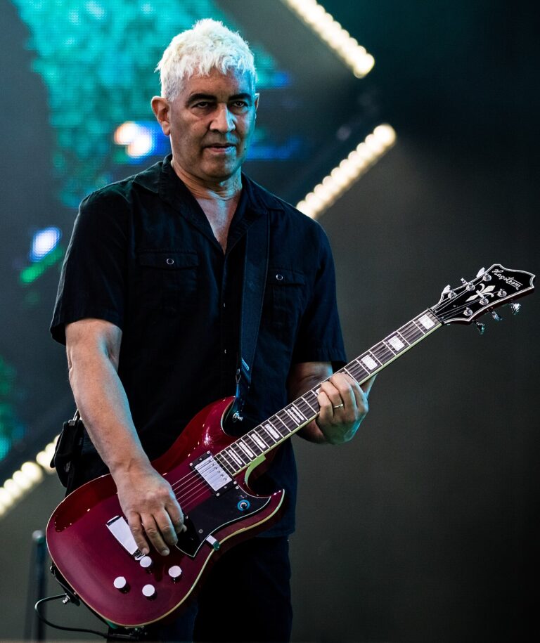 Pat Smear Net Worth 2021: Age, Height, Weight, Girlfriend, Dating, Bio-Wiki — via Wikimedia Commons