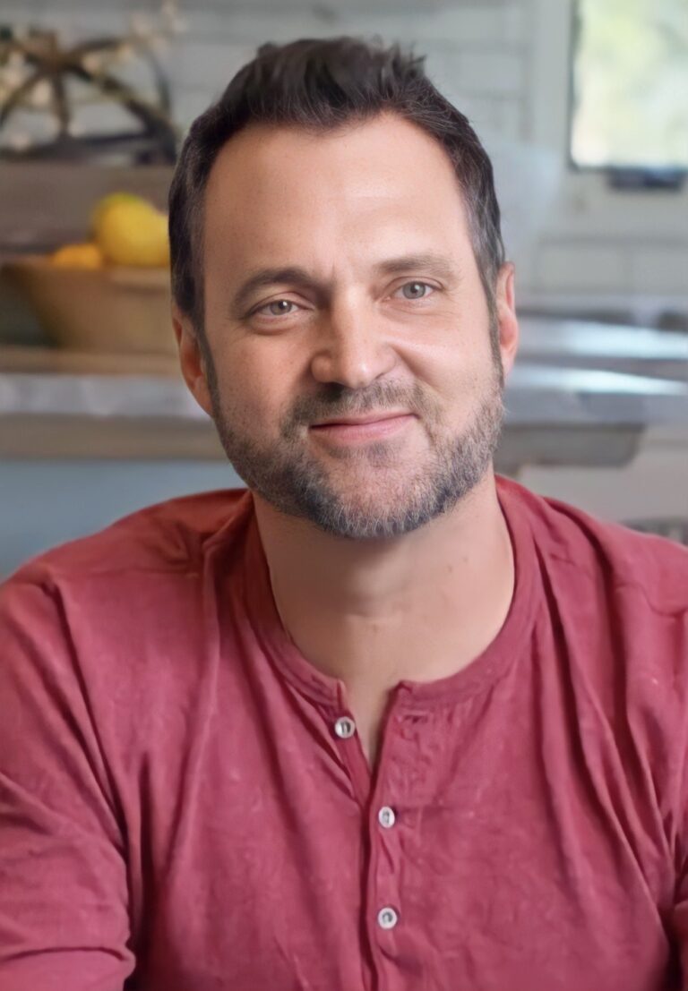 Adam Housley Net Worth 2021: Age, Height, Weight, Wife, Kids, Bio-Wiki — via Wikimedia Commons