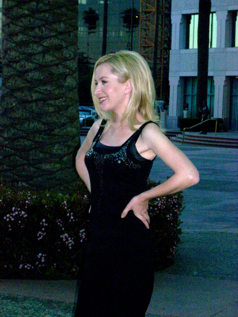 Angela Kinsey Net Worth 2021: Age, Height, Weight, Husband, Kids, Bio-Wiki — via Wikimedia Commons