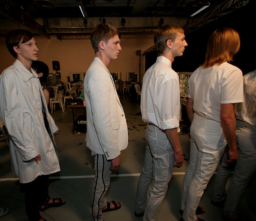 Raf Simons Net Worth 2021: Age, Height, Weight, Girlfriend, Dating, Bio-Wiki — via Wikimedia Commons