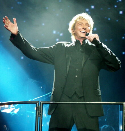 Barry Manilow Net Worth 2021: Age, Height, Weight, Wife, Kids, Bio-Wiki