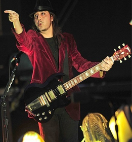 Daron Malakian Net Worth 2021: Age, Height, Weight, Girlfriend, Dating, Bio-Wiki