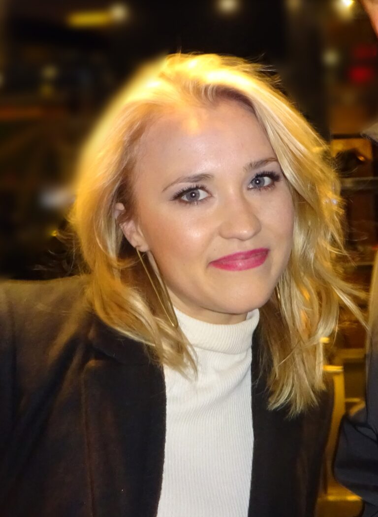 Emily Osment Net Worth 2021: Age, Height, Weight, Boyfriend, Dating, Bio-Wiki