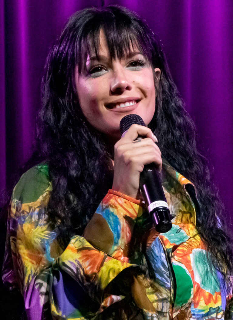 Halsey Net Worth 2021: Age, Height, Weight, Boyfriend, Dating, Bio-Wiki