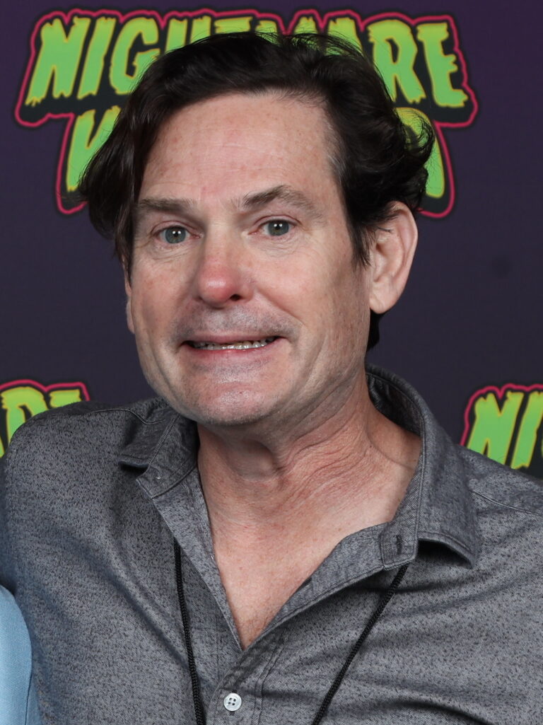 Henry Thomas Net Worth 2021: Age, Height, Weight, Girlfriend, Dating, Bio-Wiki
