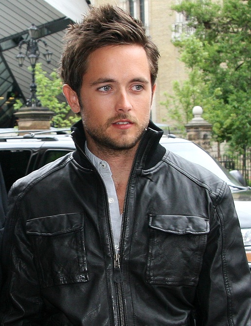 Justin Chatwin Net Worth 2021: Age, Height, Weight, Girlfriend, Dating, Bio-Wiki