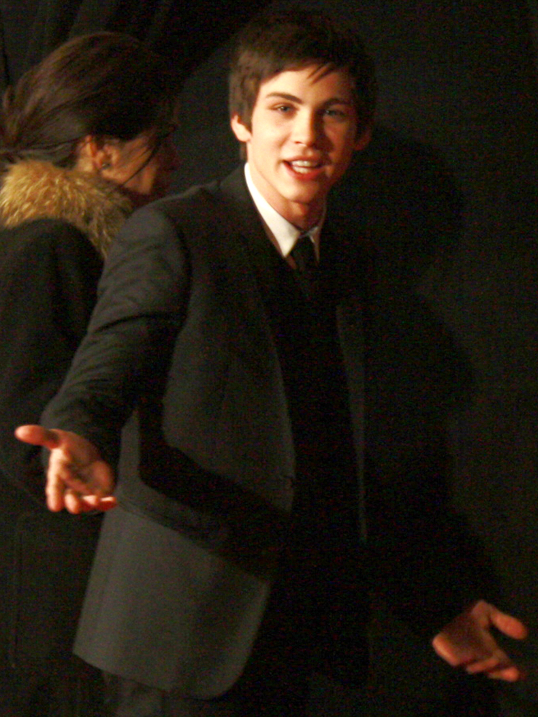 Logan Lerman Net Worth 2021: Age, Height, Weight, Girlfriend, Dating, Bio-Wiki