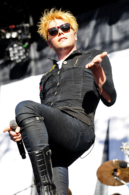 Gerard Way Net Worth 2021: Age, Height, Weight, Wife, Kids, Bio-Wiki