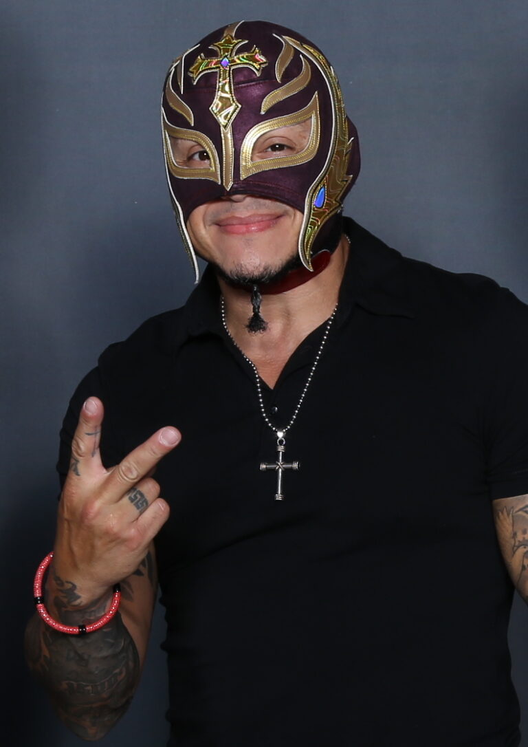 Rey Mysterio Net Worth 2021: Age, Height, Weight, Wife, Kids, Bio-Wiki