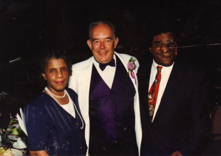 Robin Leach Net Worth 2021: Age, Height, Weight, Wife, Kids, Bio-Wiki | Wealthy Persons — via Wikimedia Commons