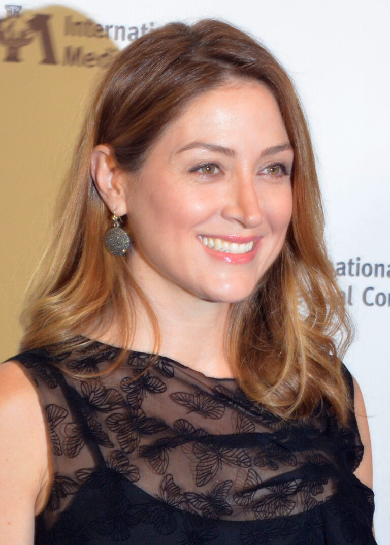 Sasha Alexander Net Worth 2021: Age, Height, Weight, Husband, Kids, Bio-Wiki