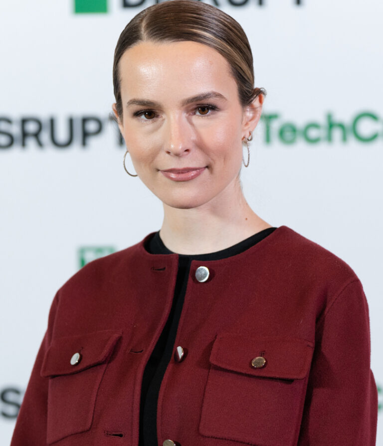 Bridgit Mendler Net Worth 2021: Age, Height, Weight, Boyfriend, Dating, Bio-Wiki — via Wikimedia Commons