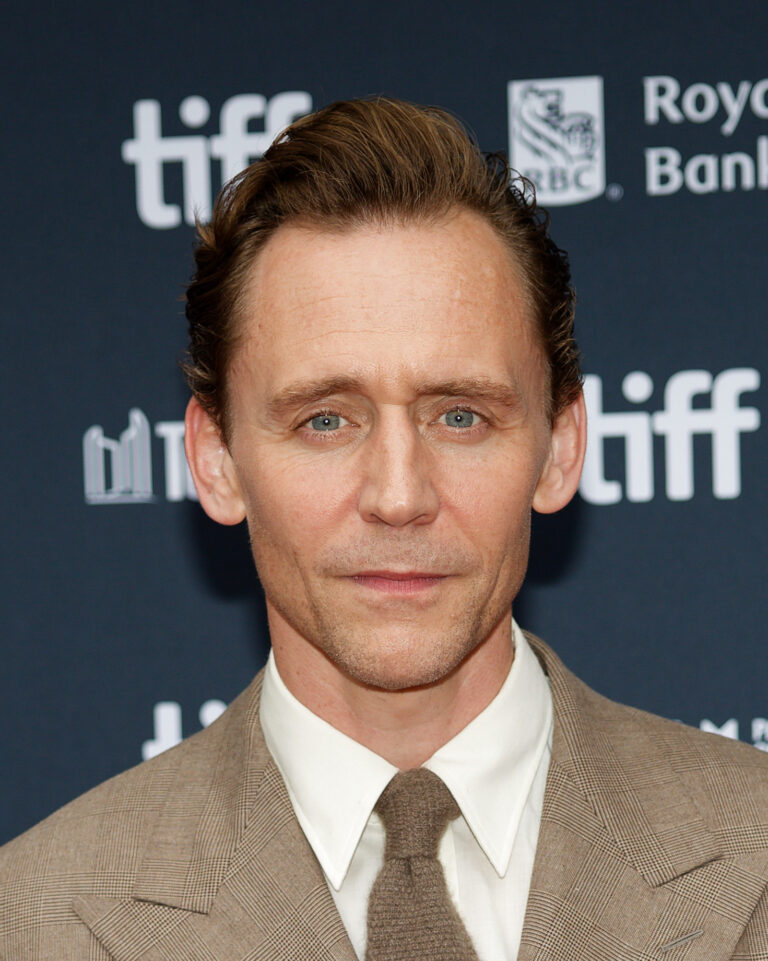 Tom Hiddleston Net Worth 2021: Age, Height, Weight, Girlfriend, Dating, Bio-Wiki