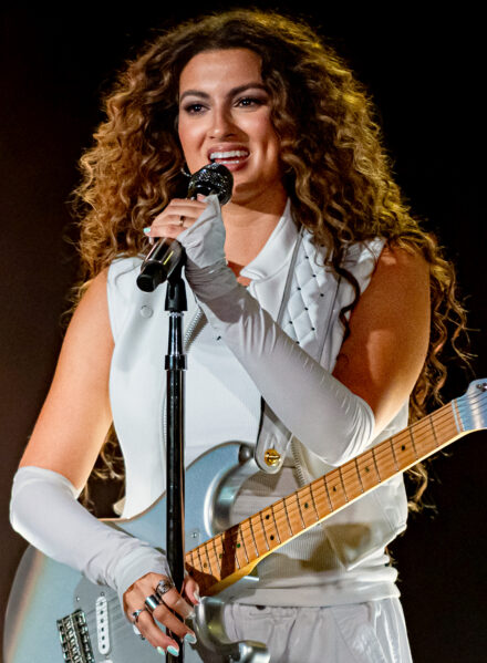 Tori Kelly Net Worth 2021: Age, Height, Weight, Husband, Kids, Bio-Wiki