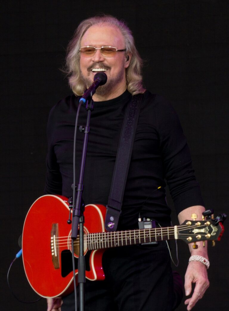 Barry Gibb Net Worth 2021: Age, Height, Weight, Wife, Kids, Bio-Wiki