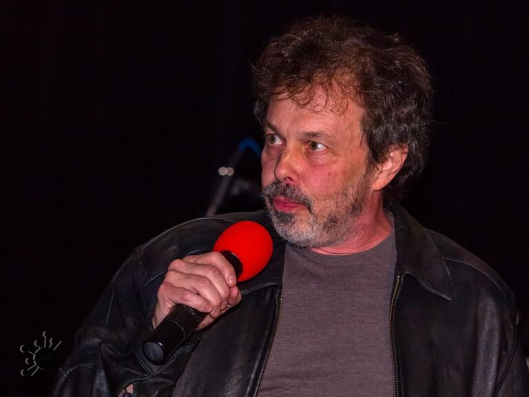 Curtis Armstrong Net Worth 2021: Age, Height, Weight, Wife, Kids, Bio-Wiki — via Wikimedia Commons