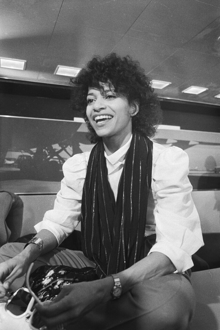 Debbie Allen Net Worth 2021: Age, Height, Weight, Husband, Kids, Bio-Wiki