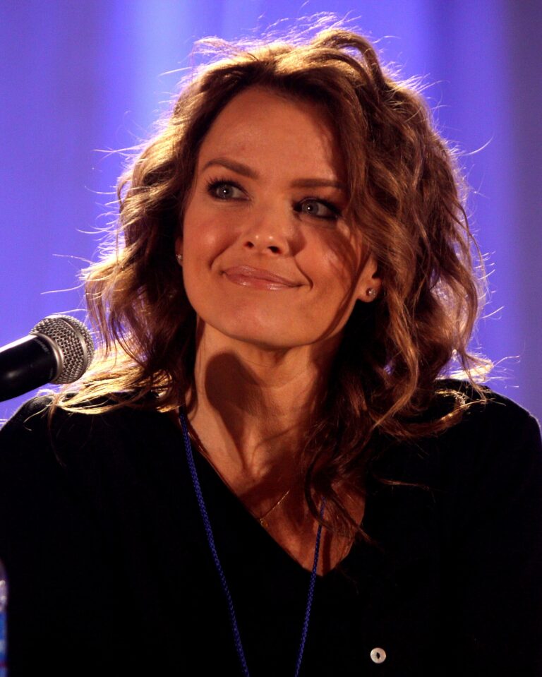 Dina Meyer Net Worth 2021: Age, Height, Weight, Boyfriend, Dating, Kids, Bio-Wiki
