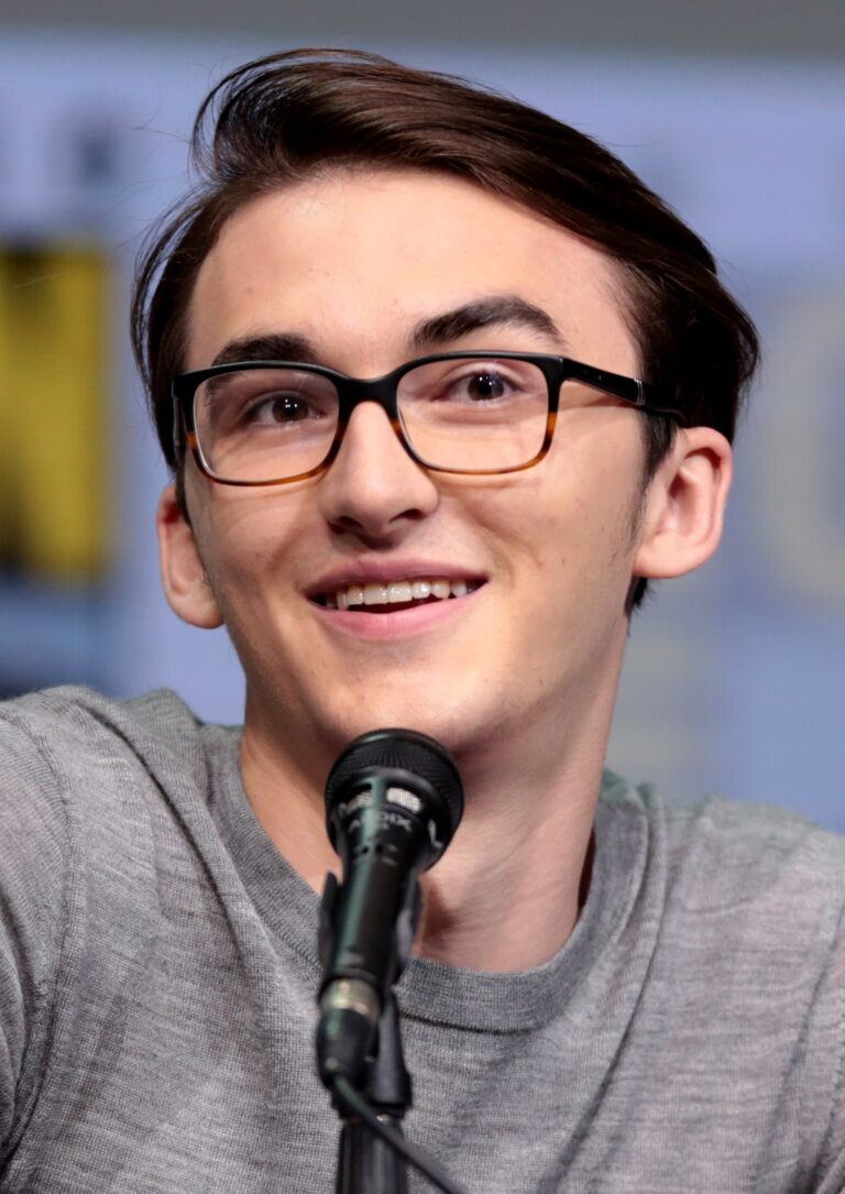 Isaac Hempstead Net Worth 2021: Age, Height, Weight, Girlfriend, Dating, Bio-Wiki — via Wikimedia Commons