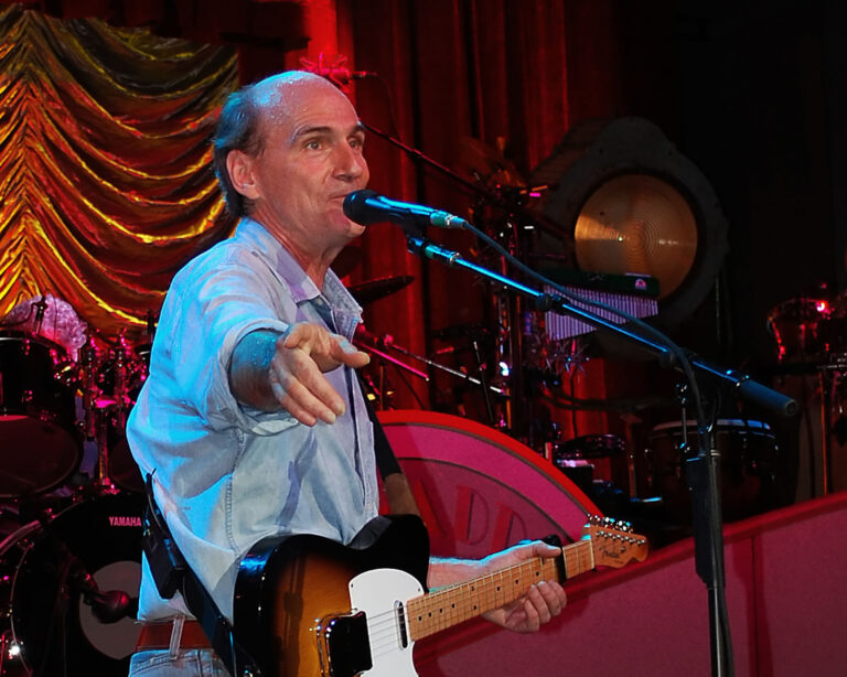 James Taylor Net Worth 2021: Age, Height, Weight, Wife, Kids, Bio-Wiki | Wealthy Persons — via Wikimedia Commons
