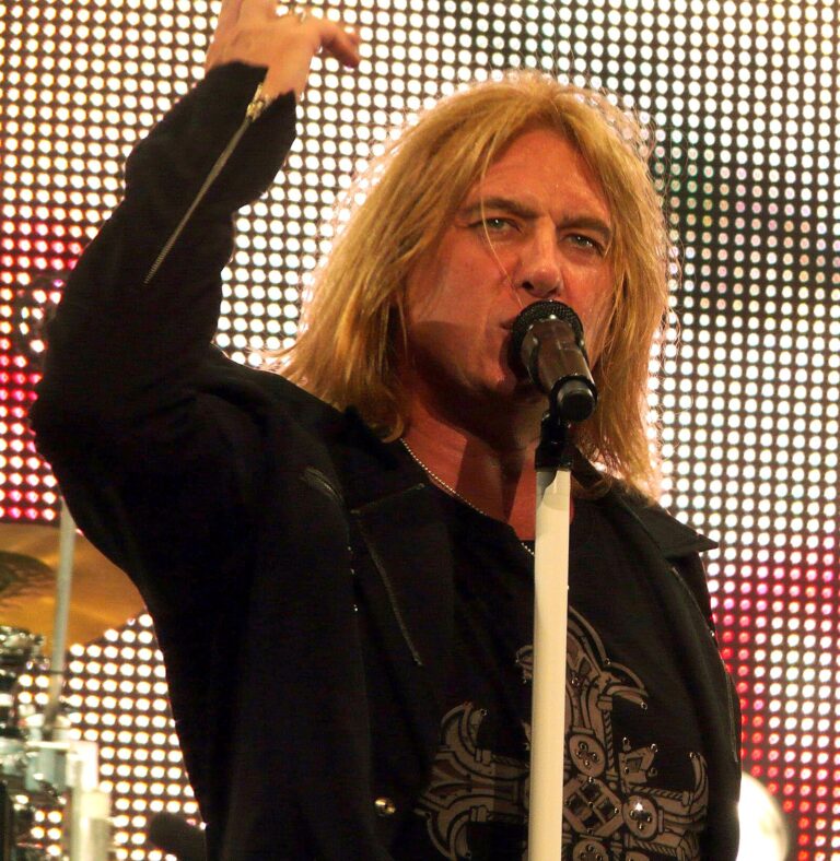 Joe Elliott Net Worth 2021: Age, Height, Weight, Wife, Kids, Bio-Wiki