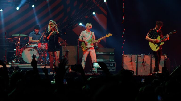 Paramore Net Worth 2021 | Wealthy Persons — via Wikimedia Commons