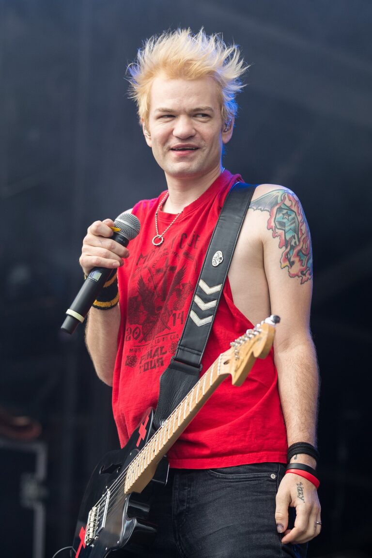 Deryck Whibley Net Worth 2021: Age, Height, Weight, Wife, Kids, Bio-Wiki