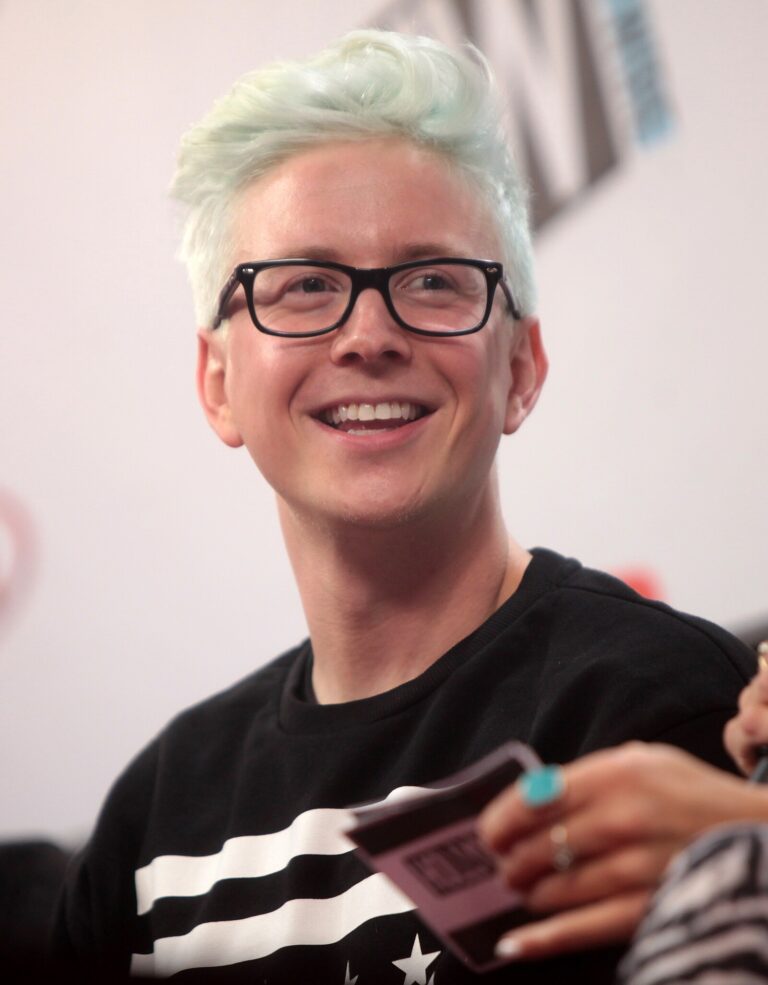 Tyler Oakley Net Worth 2021: Age, Height, Weight, Girlfriend, Dating, Bio-Wiki