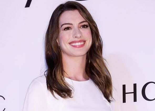 anne-hathaway-3243244