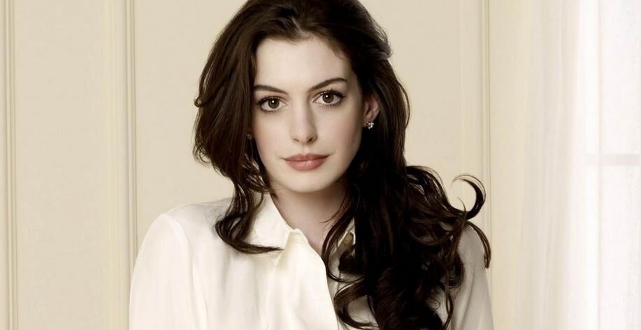 anne-hathaway-net-worth-8358804