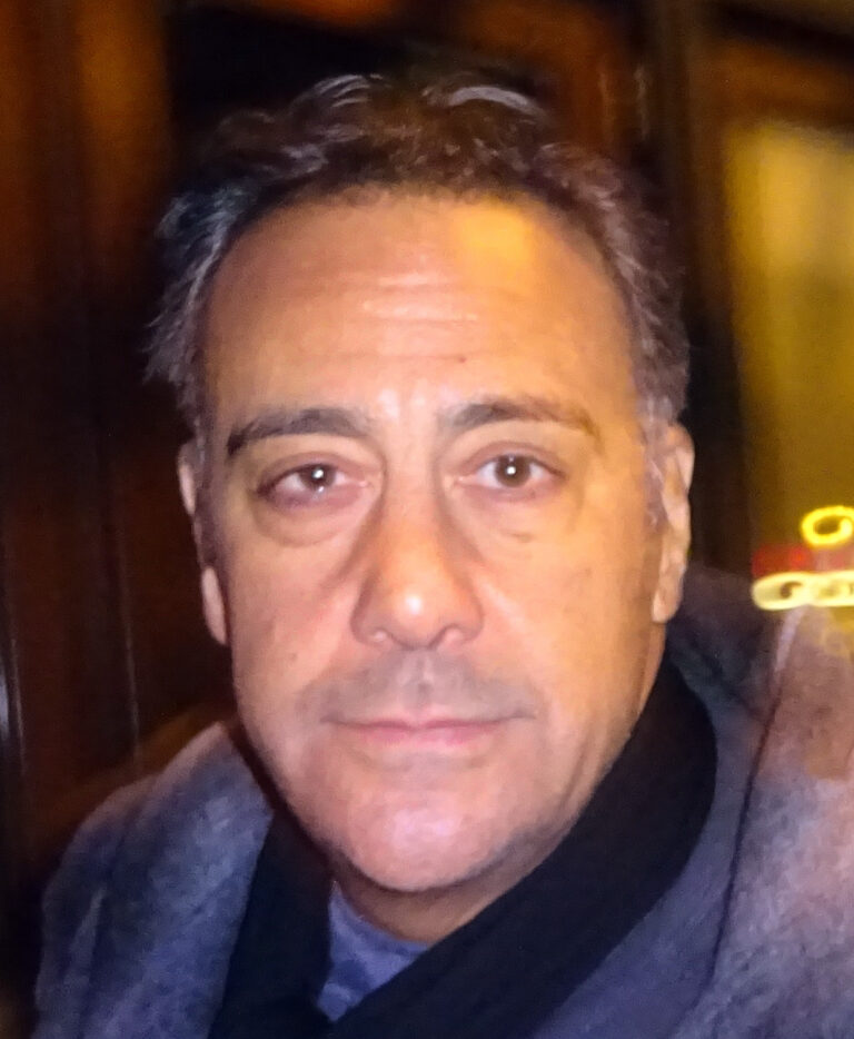 Brad Garrett Net Worth 2021: Age, Height, Weight, Wife, Kids, Bio-Wiki | Wealthy Persons — via Wikimedia Commons