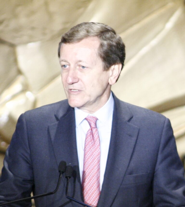 Brian Ross Net Worth 2021: Age, Height, Weight, Wife, Kids, Bio-Wiki — via Wikimedia Commons